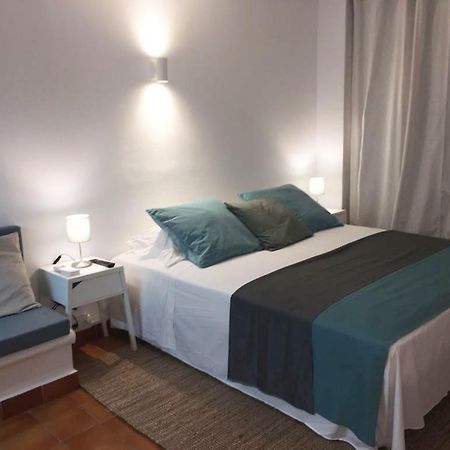 Apartamentos Albertos Санта-Еулалія-дель-Ріо Екстер'єр фото