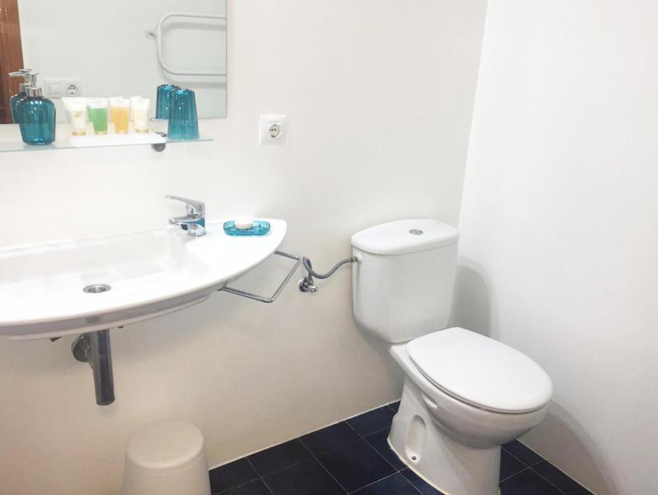 Apartamentos Albertos Санта-Еулалія-дель-Ріо Екстер'єр фото