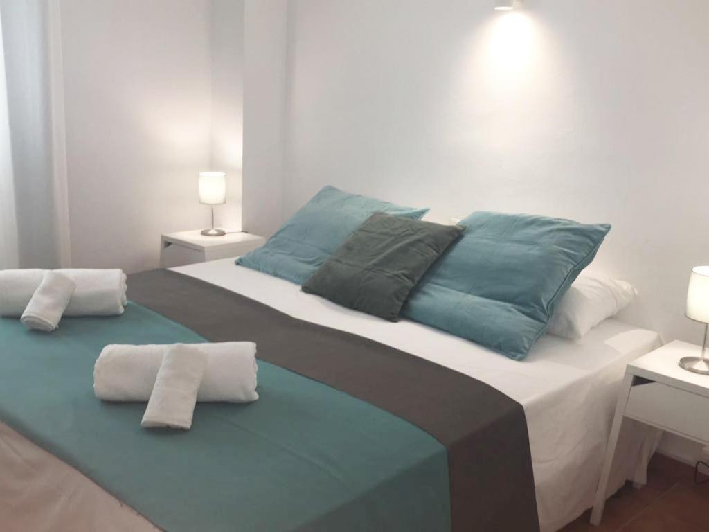 Apartamentos Albertos Санта-Еулалія-дель-Ріо Екстер'єр фото