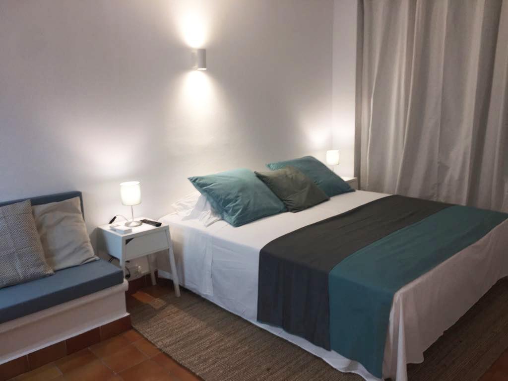 Apartamentos Albertos Санта-Еулалія-дель-Ріо Екстер'єр фото